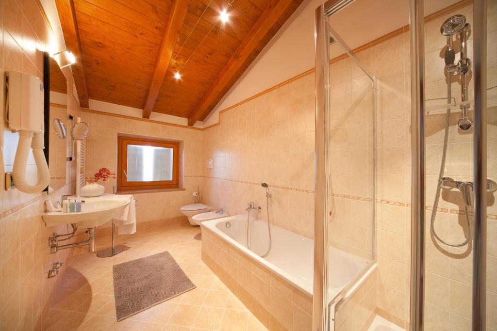 Relais Corte Pontigliardo Cola  Ruang foto